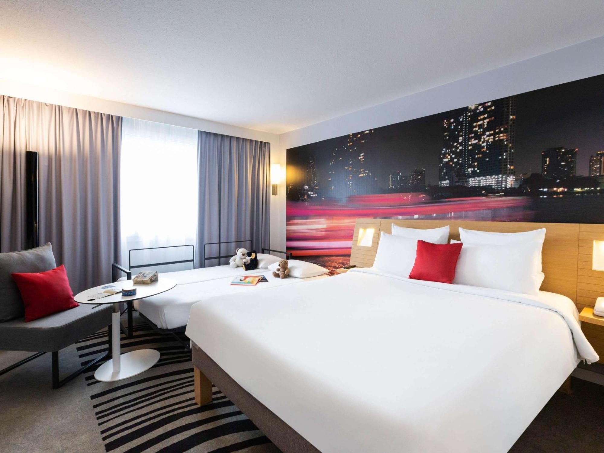 Novotel Bordeaux Centre Ville Esterno foto