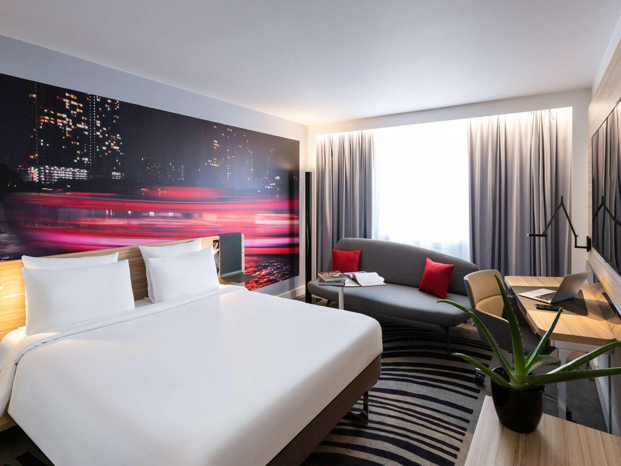 Novotel Bordeaux Centre Ville Esterno foto